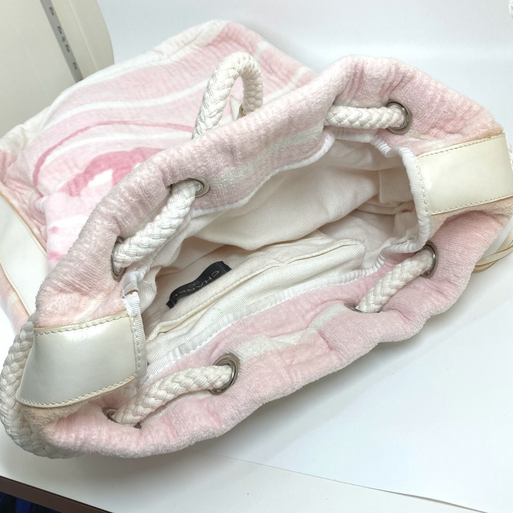 CHANEL Pink Shoulder Bag - Picture 10 of 16